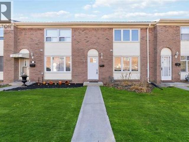 Townhouse for rent in Brights Grove, Ontario