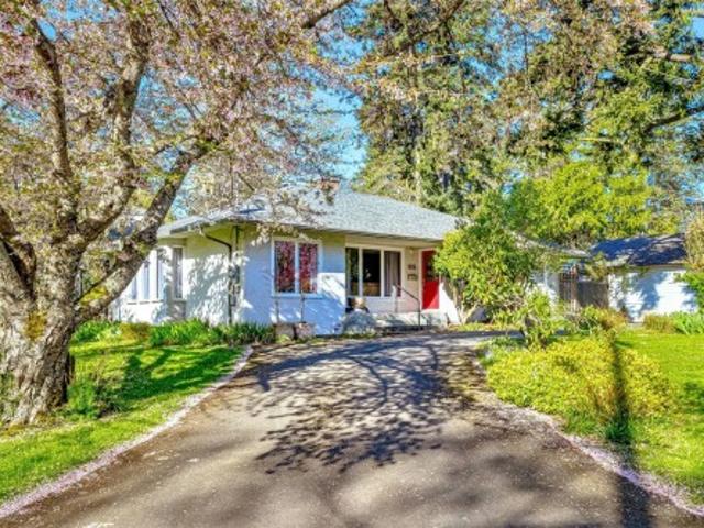 House for sale in Esquimalt, Capital Regional District