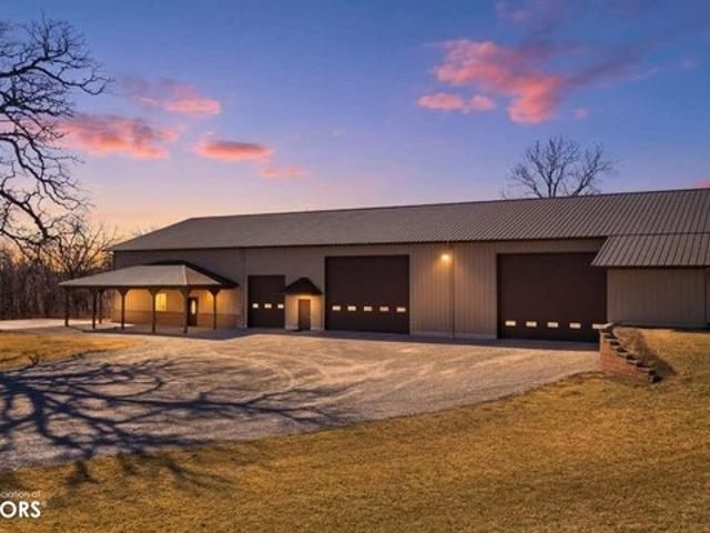 Farm for sale in Linn, Iowa