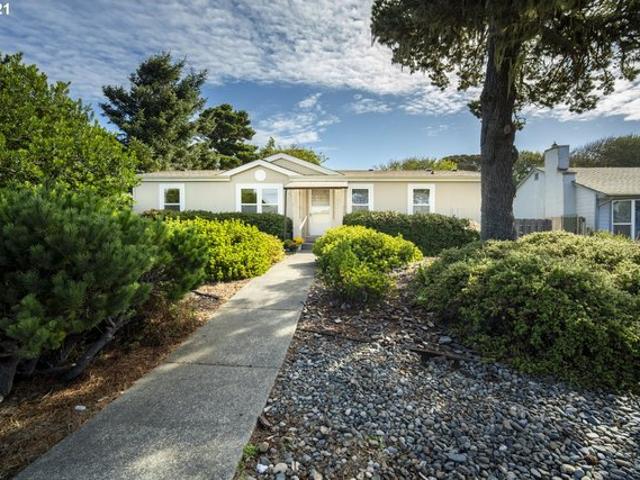 House for sale in Bandon, Coos County