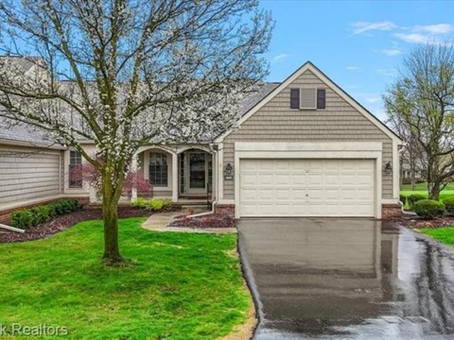 Condo for sale in Bloomfield Hills, Michigan