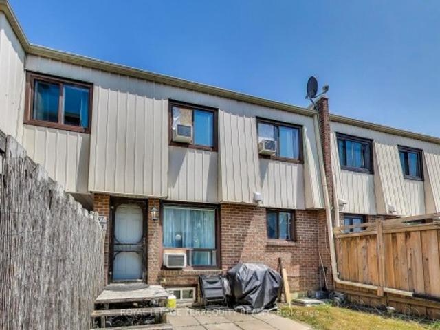 Townhouse for sale in Durham, Ontario