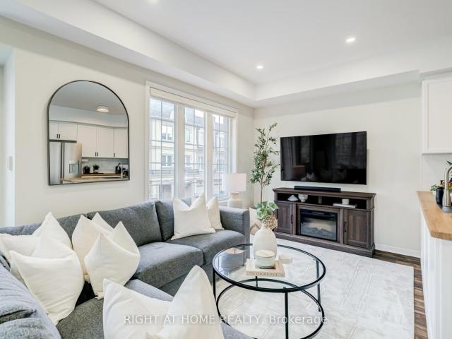 Townhouse for sale in Woburn, Ontario