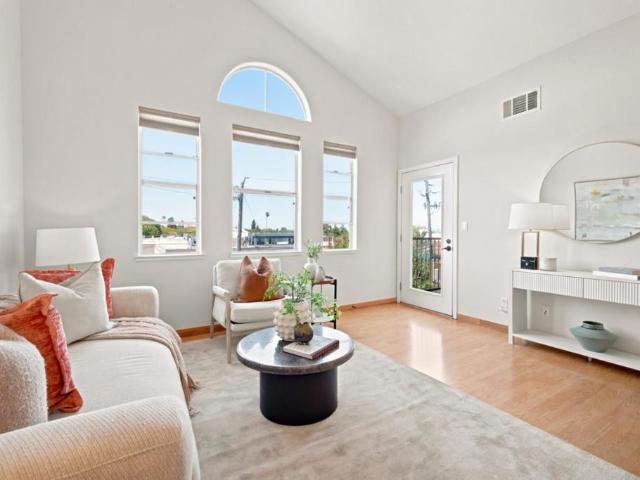 Condo for sale in San Mateo, California