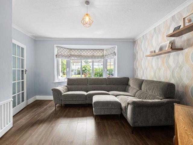 House for rent in Row Town, Surrey