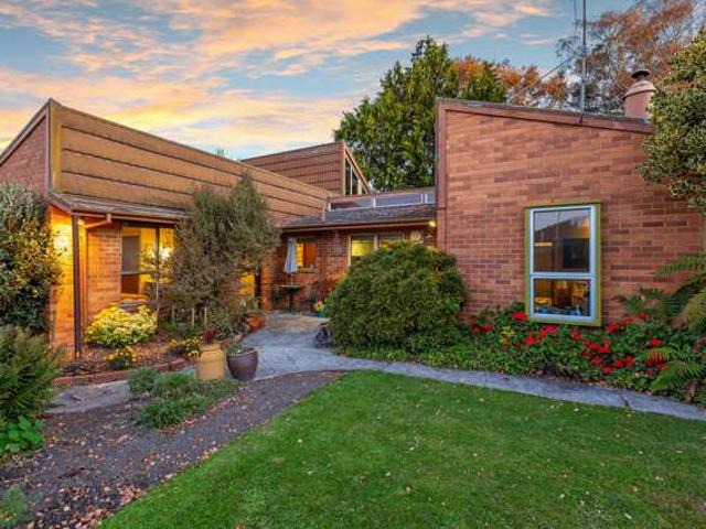 House for sale in Chaslands, Canterbury