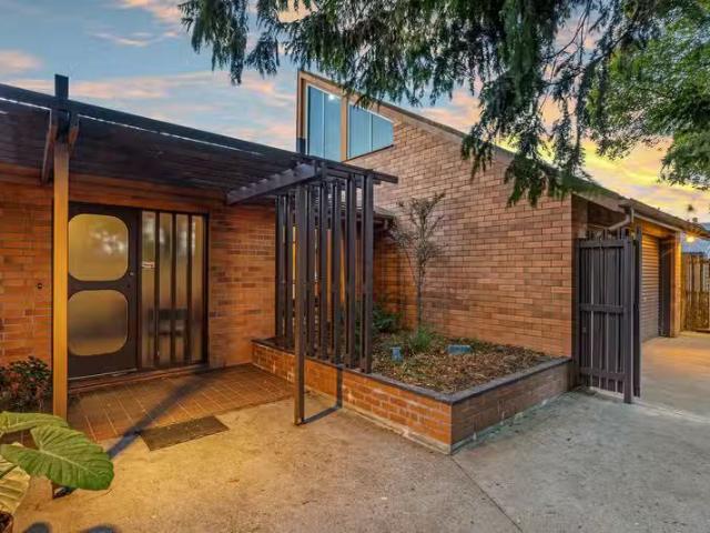 House for sale in Chaslands, Canterbury