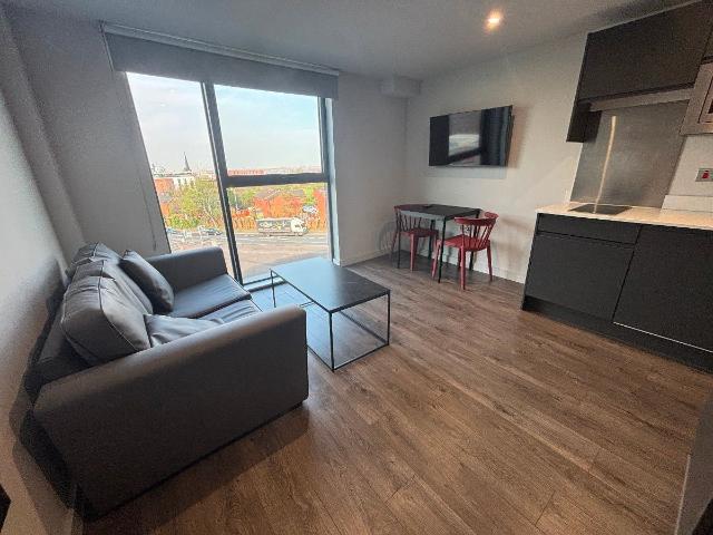 Studio for rent in Calderstones