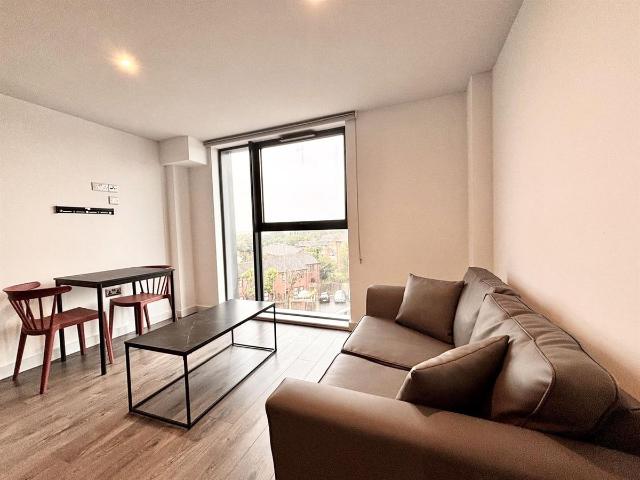 Studio for rent in Calderstones