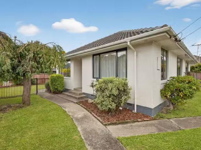 House for sale in Chaslands, Canterbury
