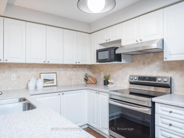 Townhouse for sale in Woburn, Ontario