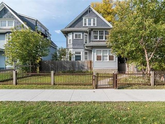 House for sale in West Broadway, Winnipeg