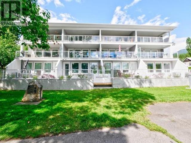 House for sale in Nakusp, British Columbia