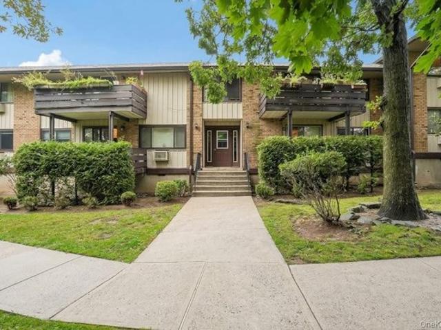 Condo for sale in Valley Cottage, Rockland County