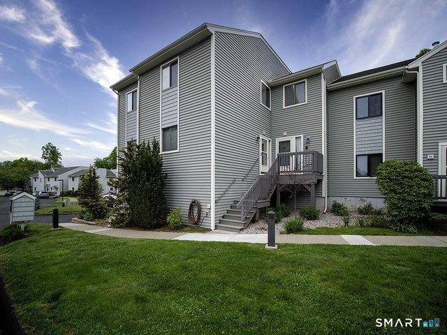 Townhouse for sale in Branford, Connecticut