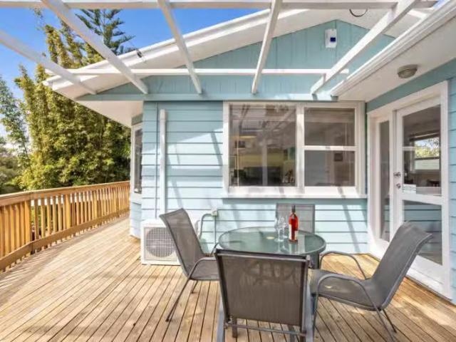 House for sale in Oratia