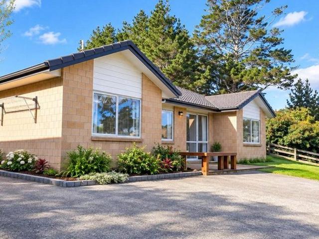 House for rent in Paremoremo, Oroua County