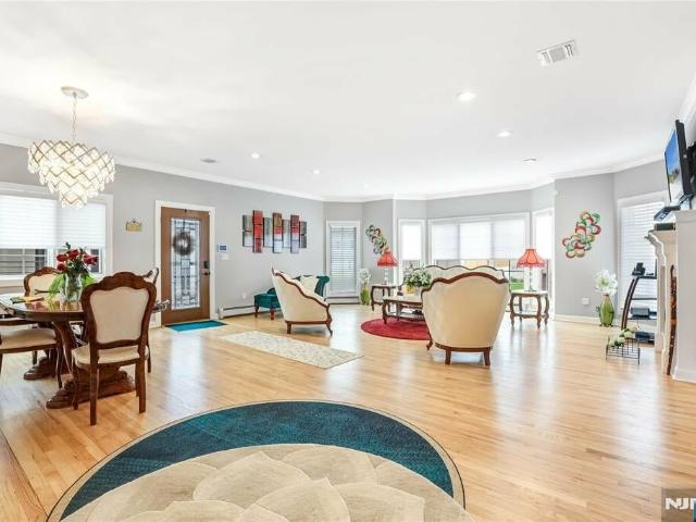 Townhouse for sale in Edgewater