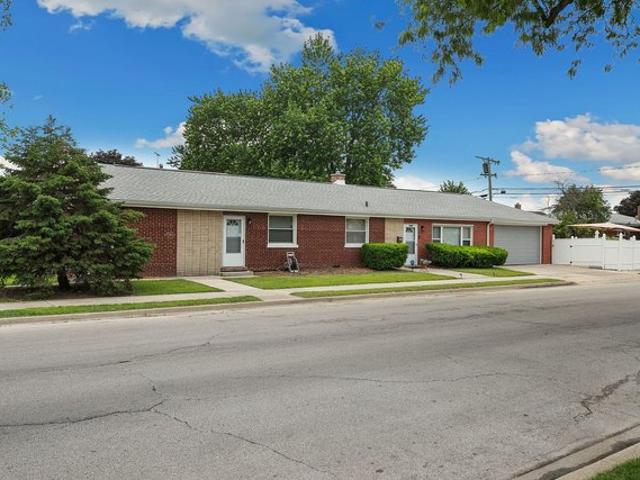 House for sale in Evergreen Park, Illinois