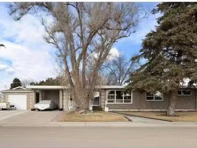 House for sale in Medicine Hat, Alberta