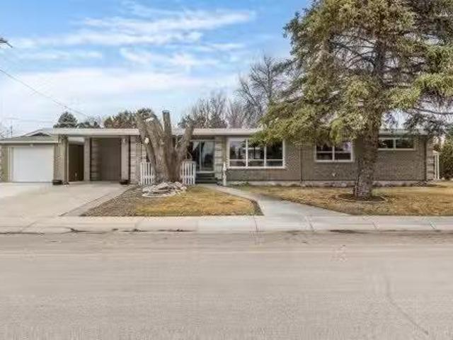 House for sale in Medicine Hat, Alberta