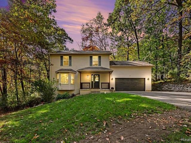 House for sale in Thendra Park, Independence Charter Township