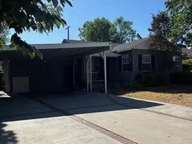 House for rent in Pomona