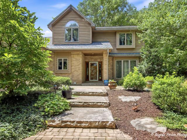 House for sale in Mchenry, Illinois