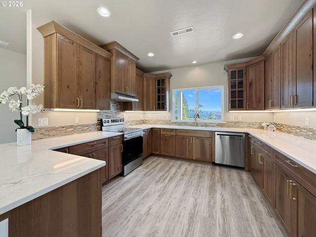 House for sale in Brookings, Curry County