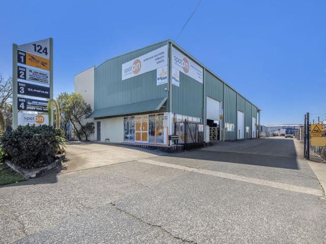 Warehouse for rent in Toombul, Queensland