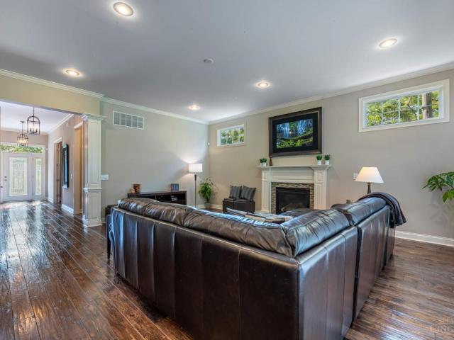 House for sale in Heitmeyer Farms, Kenwood