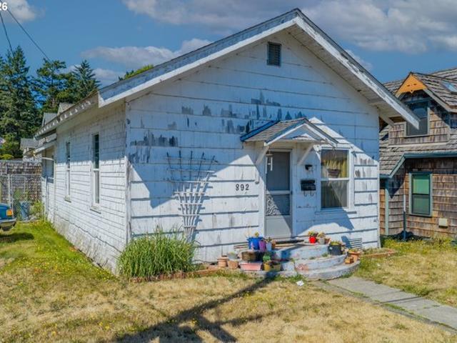 House for sale in North Bend, Coos County