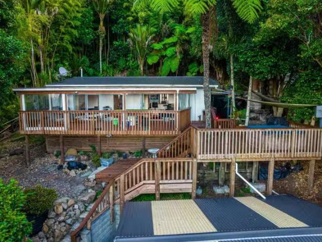 House for sale in Oratia