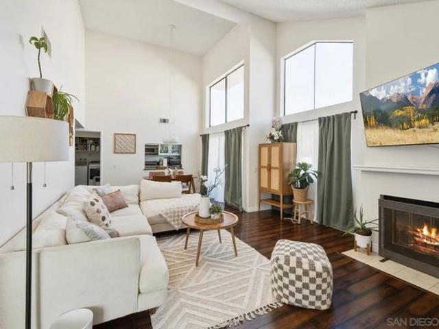 Condo for sale in Claremont, California