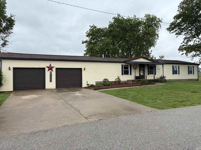 House for sale in Oaktown, Indiana