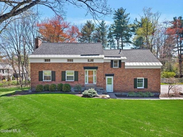 House for sale in Niskayuna, New York