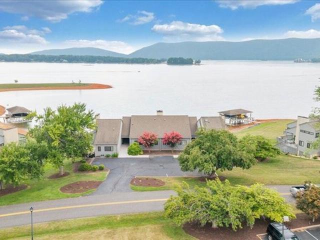 Townhouse for sale in Virginia