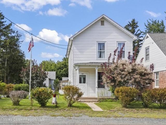House for sale in Schodack Landing, New York