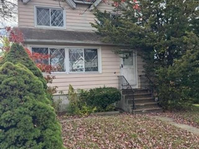 House for sale in Ridgefield, New Jersey