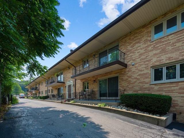 Condo for sale in Willow Springs, Illinois
