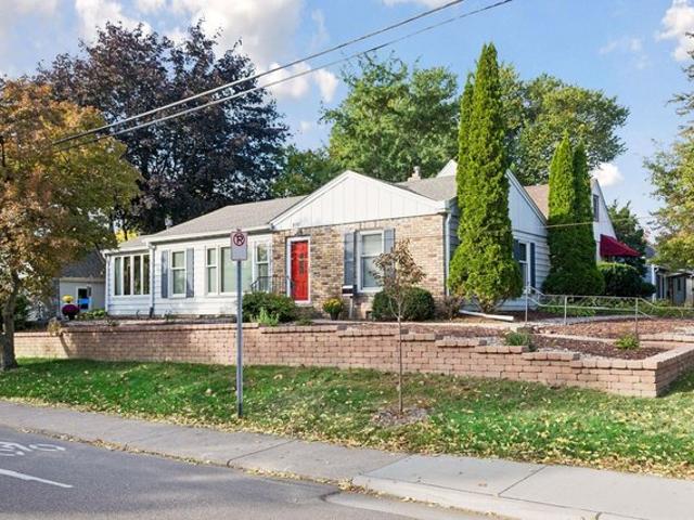 House for sale in Highland, Saint Paul
