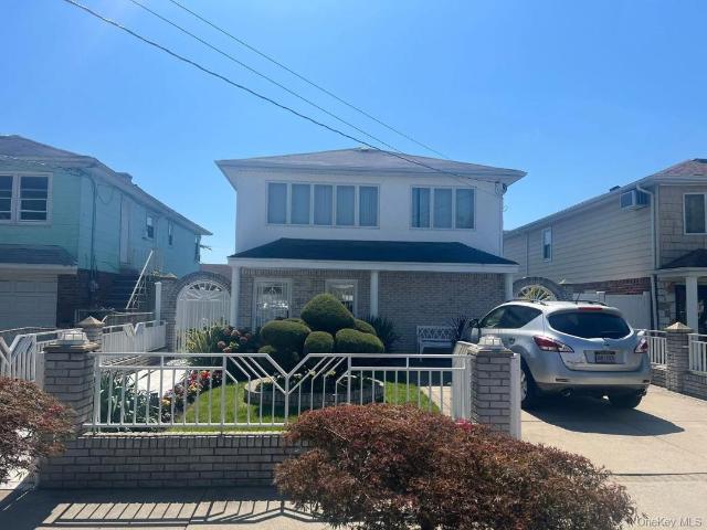 House for sale in Queens, Arverne
