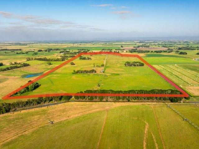 Cottage for sale in Nambrok, Victoria