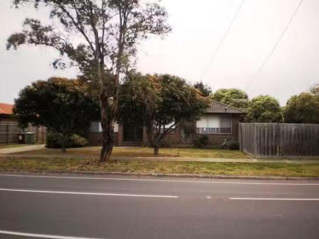 House for rent in Gladstone Park, Victoria