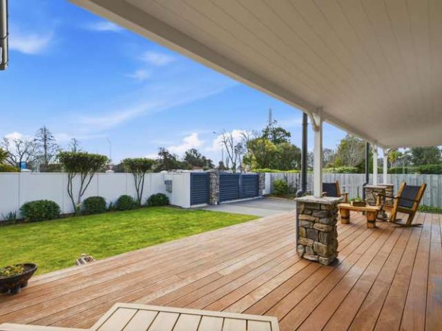 House for sale in Chaslands, Canterbury