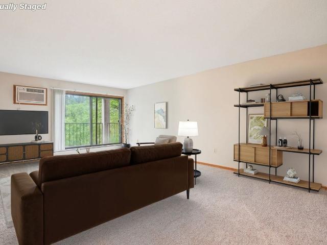 Apartment for rent in Beaver Lake, Maplewood