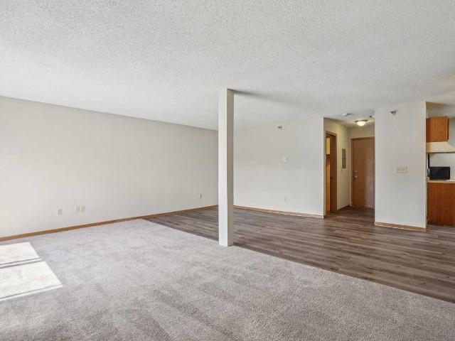 Apartment for rent in Beaver Lake, Maplewood