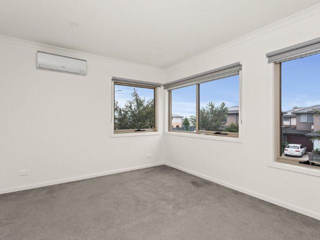 Townhouse for rent in Aston, Melbourne