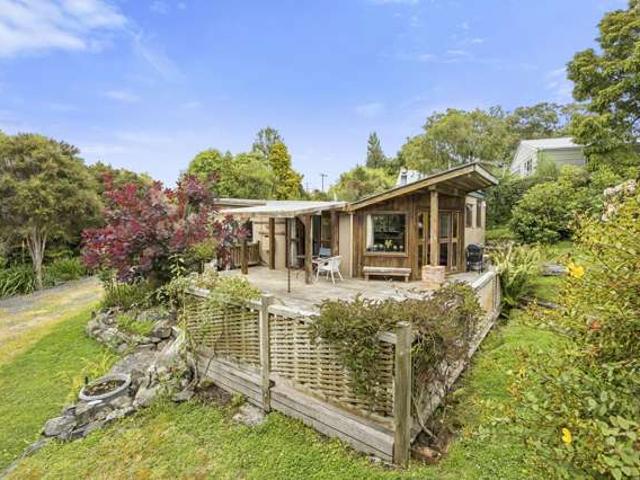 House for sale in Otakou