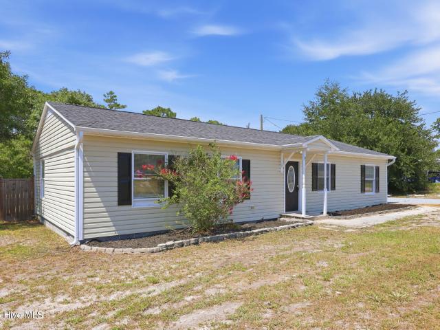 House for sale in Hubert, North Carolina